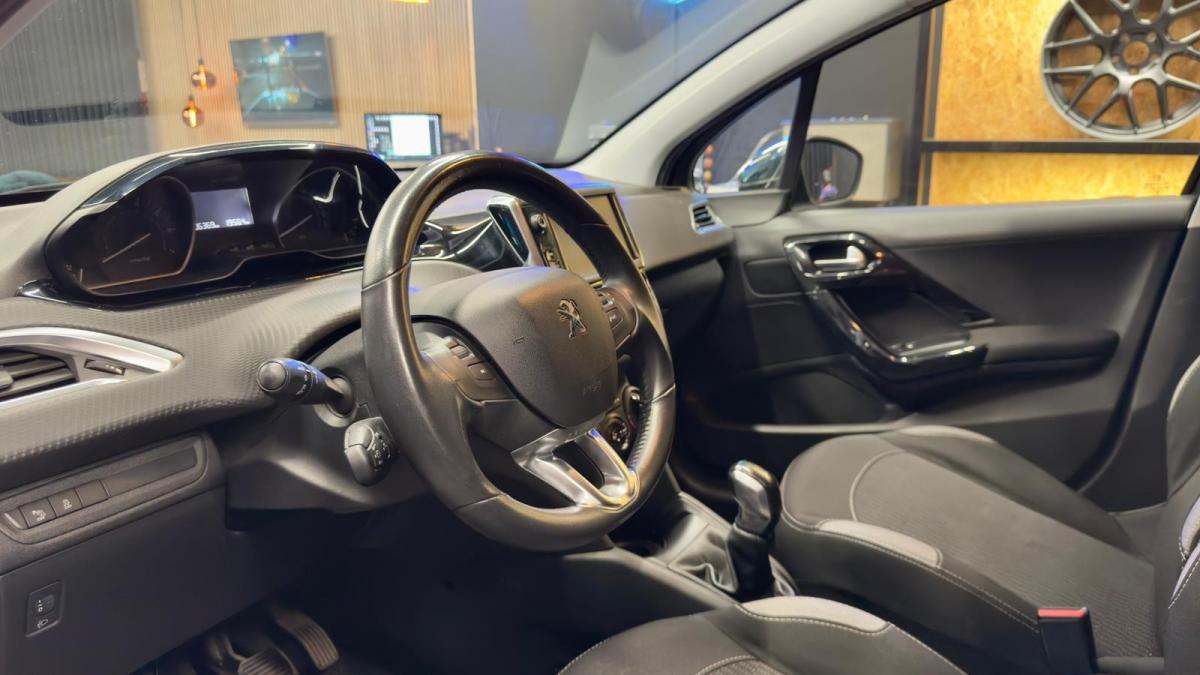 peugeot-208-2017-gasolina-1199cc
