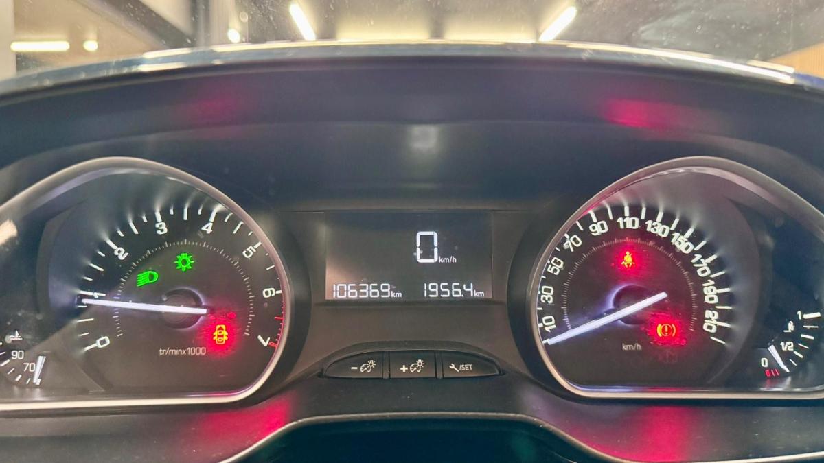 peugeot-208-2017-gasolina-1199cc