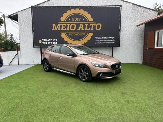 volvo-v40-cross-country-2013-diesel-1560cc