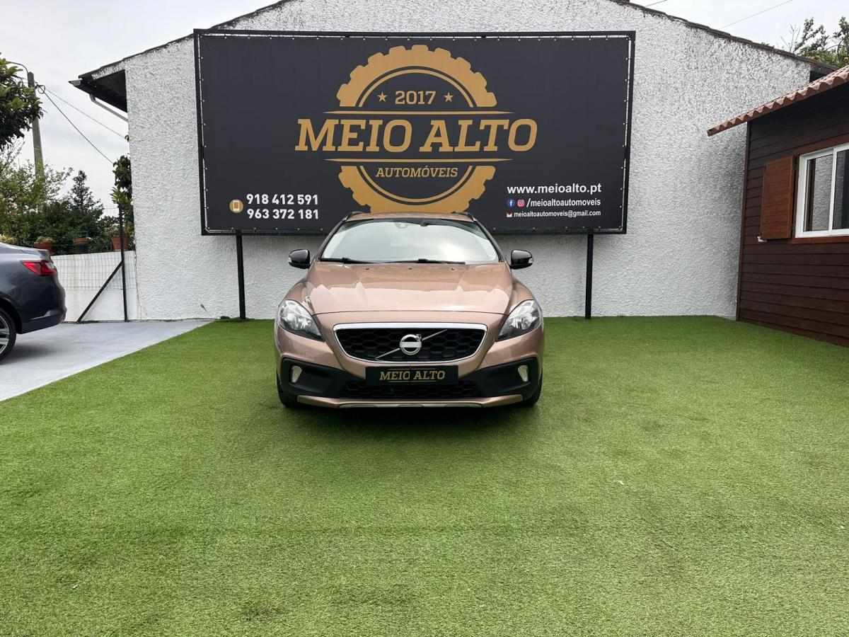 volvo-v40-cross-country-2013-diesel-1560cc