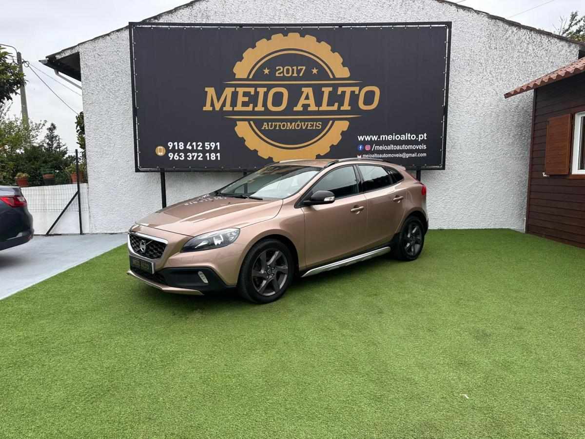 volvo-v40-cross-country-2013-diesel-1560cc