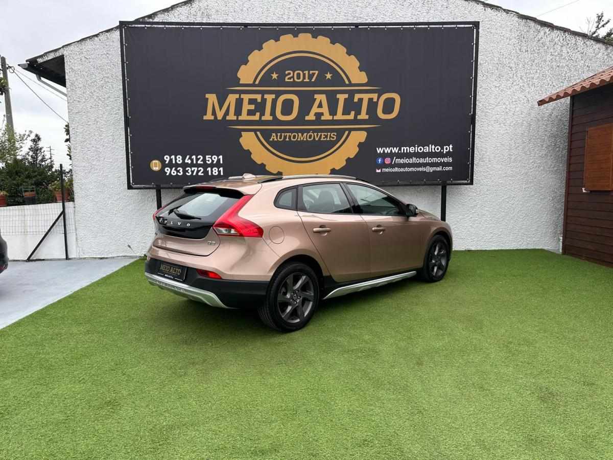 volvo-v40-cross-country-2013-diesel-1560cc