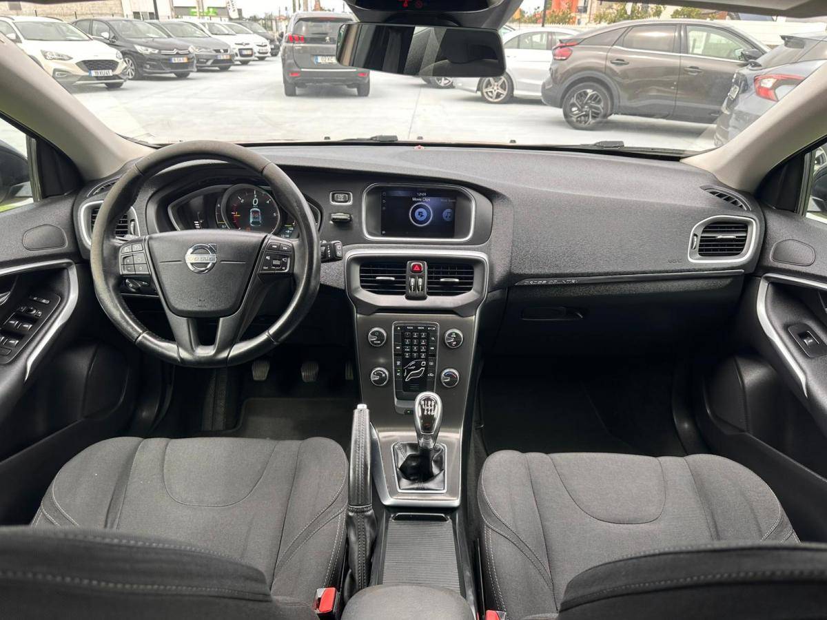 volvo-v40-cross-country-2013-diesel-1560cc