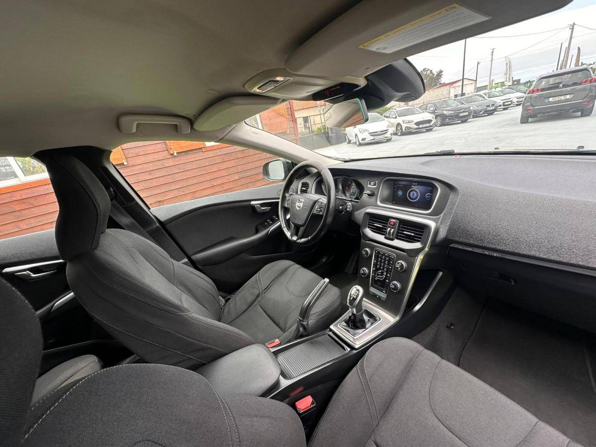 volvo-v40-cross-country-2013-diesel-1560cc