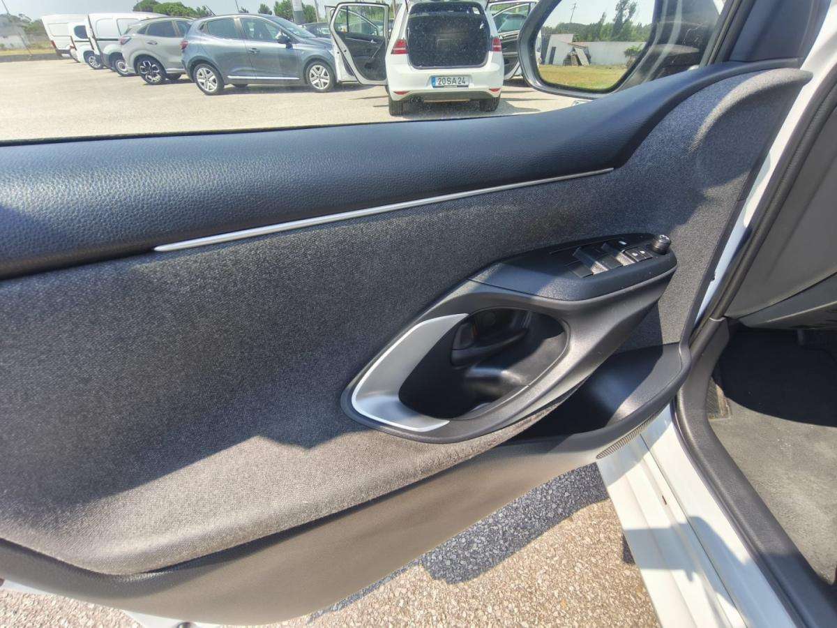 toyota-yaris-2021-hibrido-1490cc