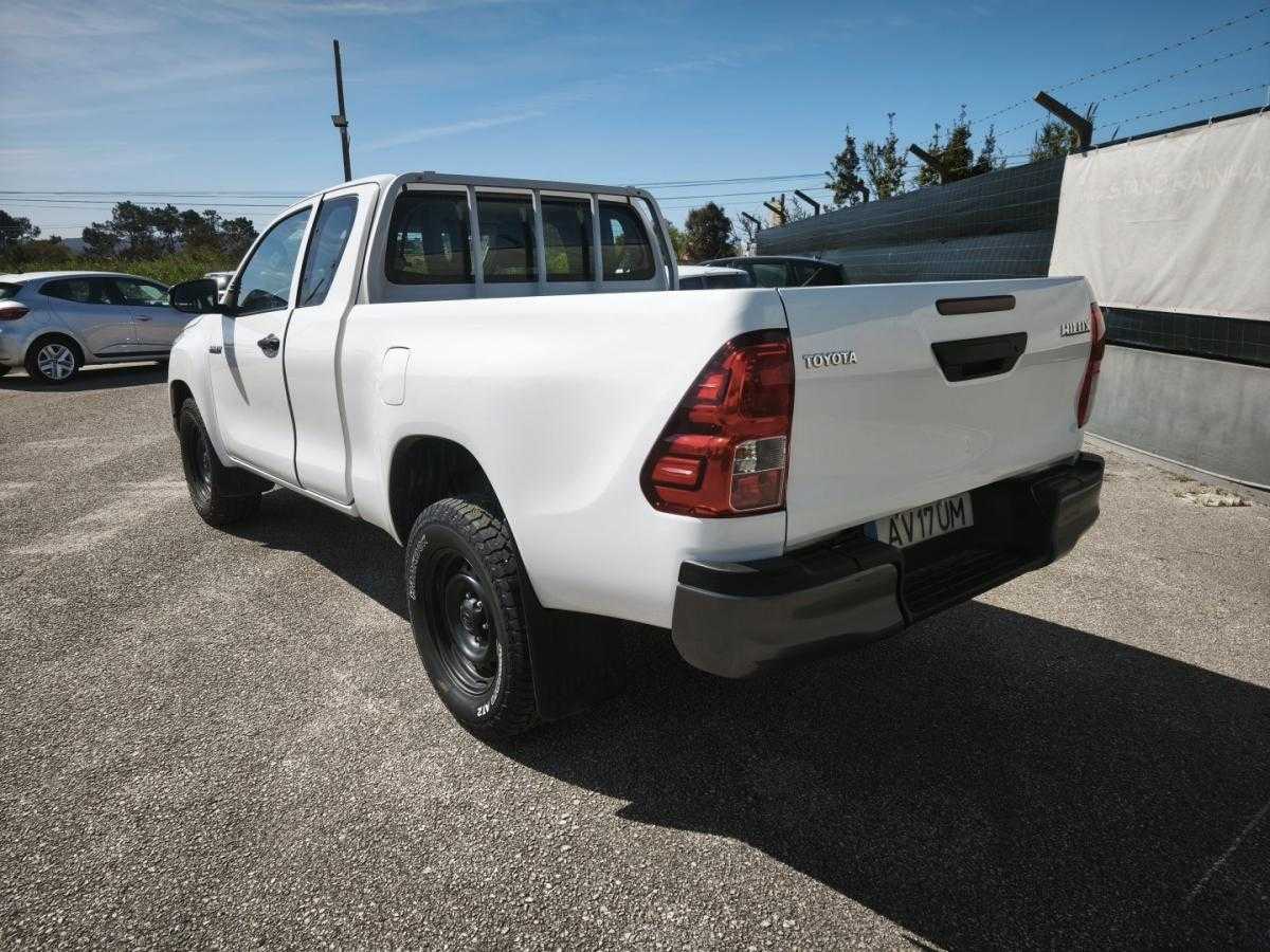 toyota-hilux-2023-diesel-2393cc