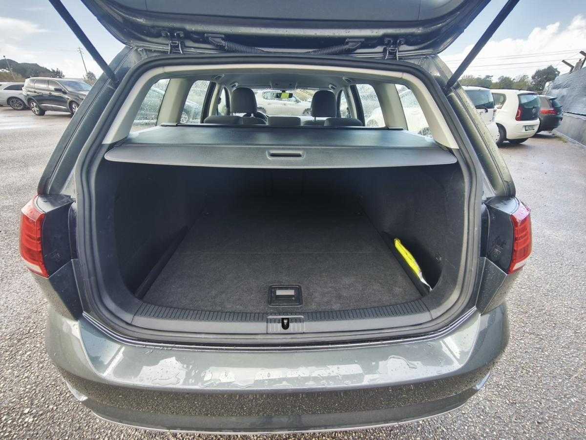 volkswagen-golf-variant-2018-diesel-1598cc