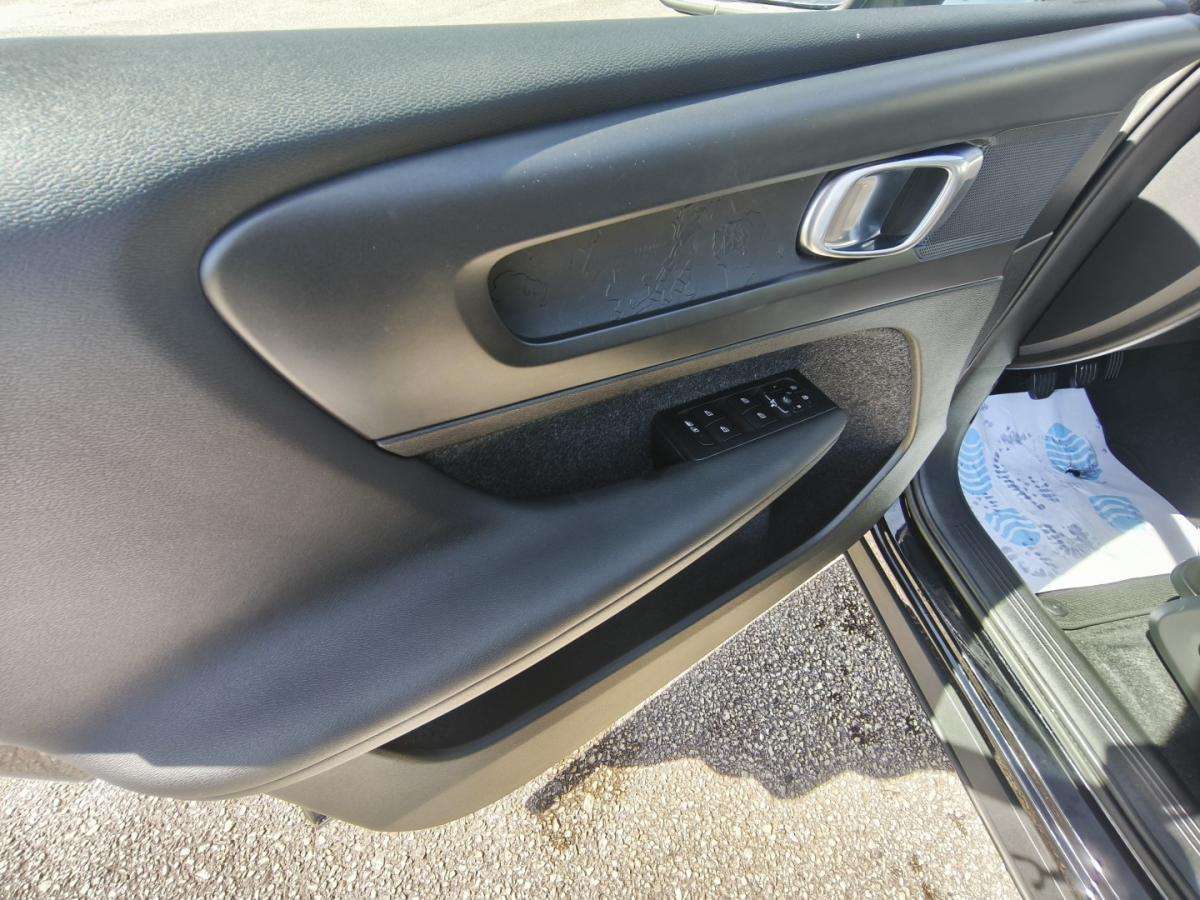 volvo-xc40-2022-gasolina-1477cc