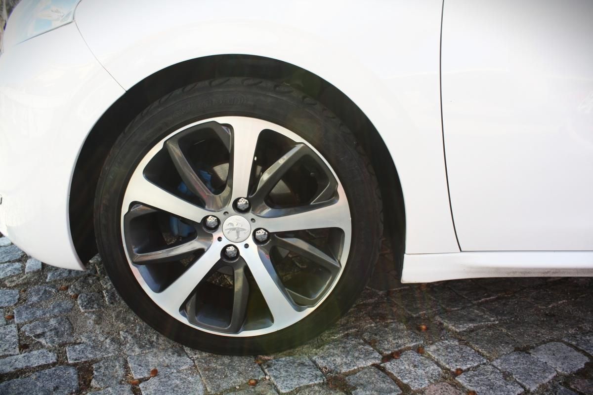 peugeot-208-2012-diesel-1560cc