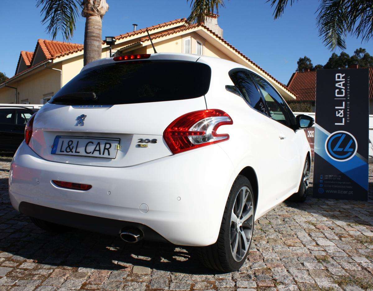 peugeot-208-2012-diesel-1560cc