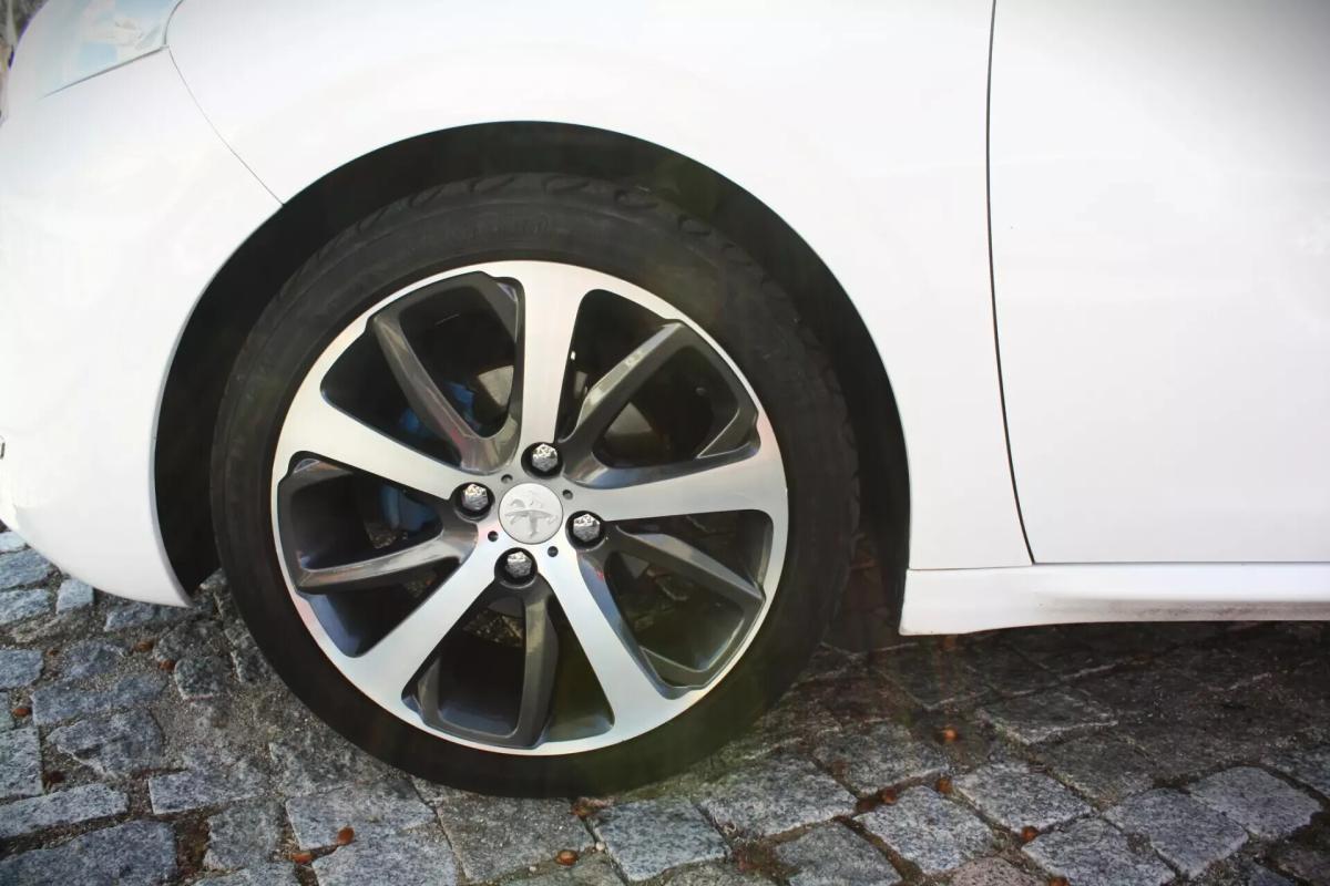 peugeot-208-2012-diesel-1560cc