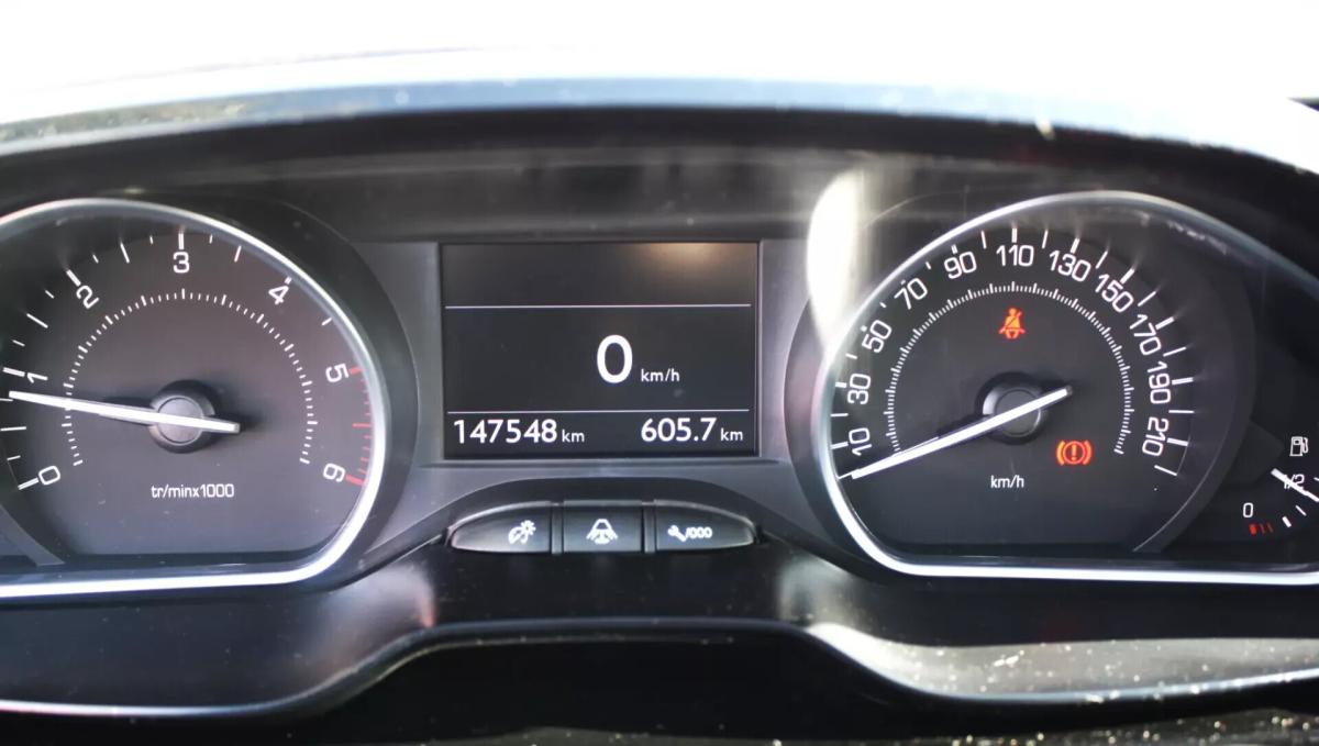 peugeot-208-2012-diesel-1560cc