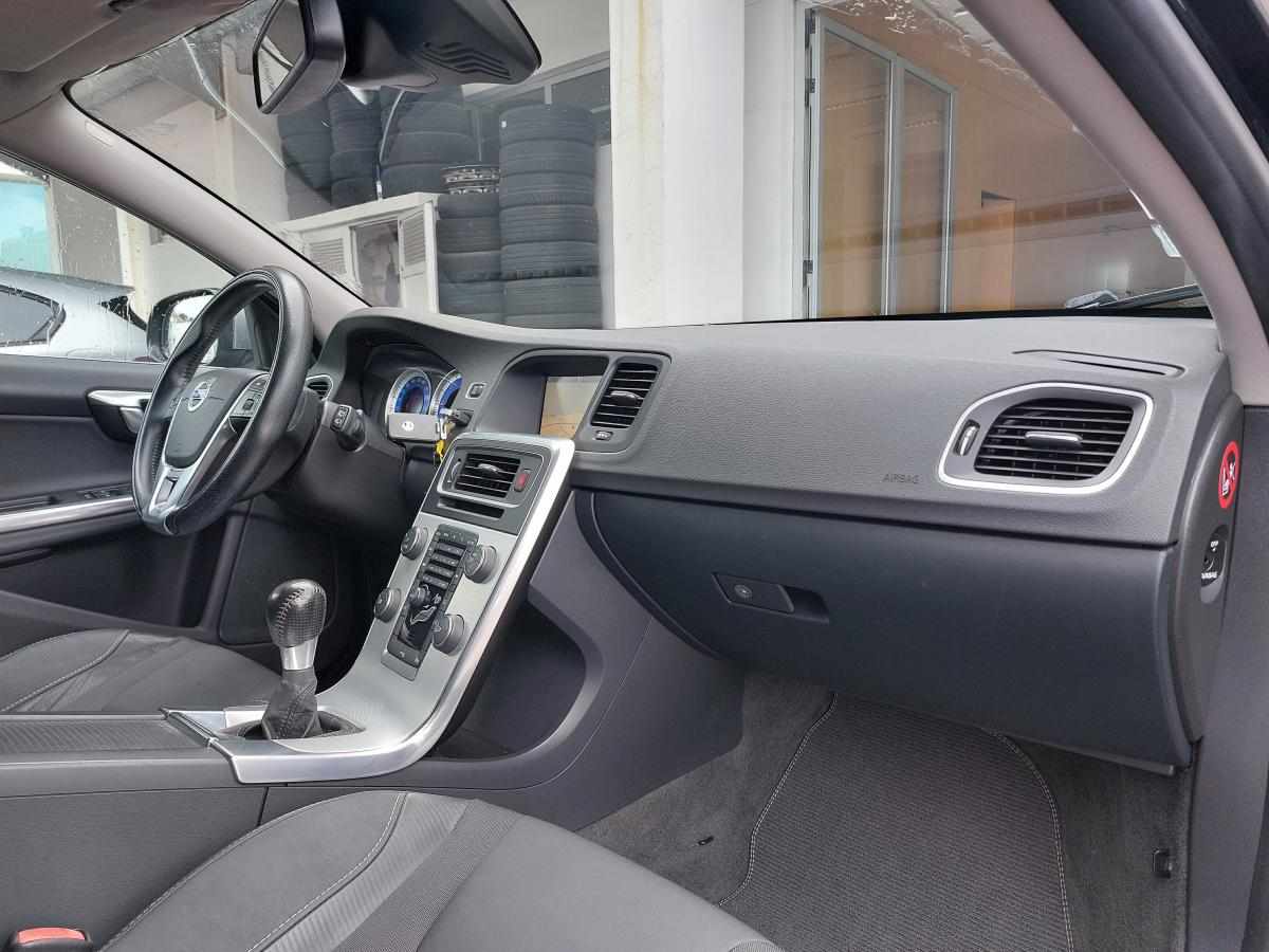 volvo-v60-d2-2011-diesel-1560cc