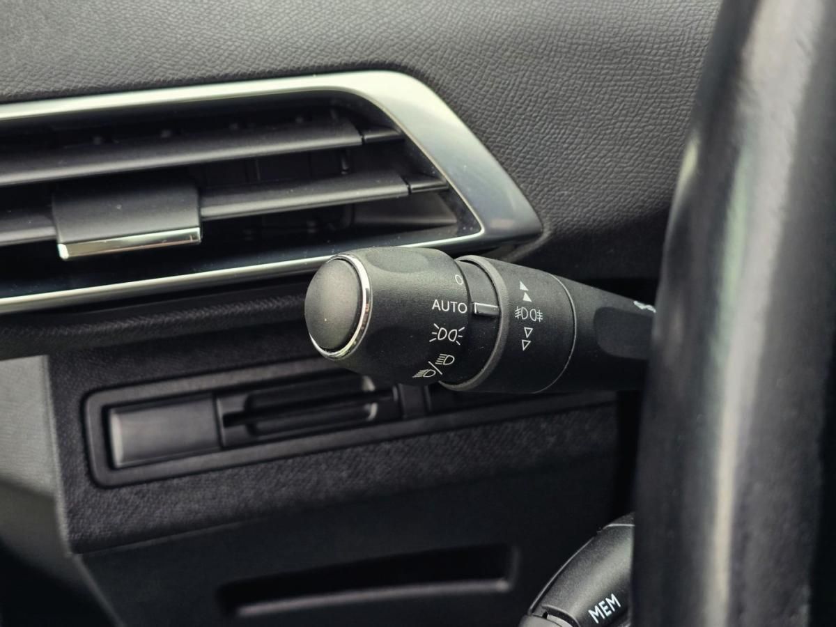 peugeot-5008-2017-diesel-1997cc
