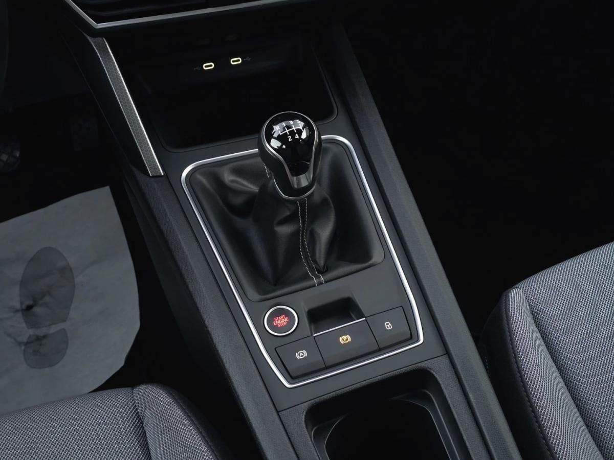 seat-leon-2023-diesel-1968cc