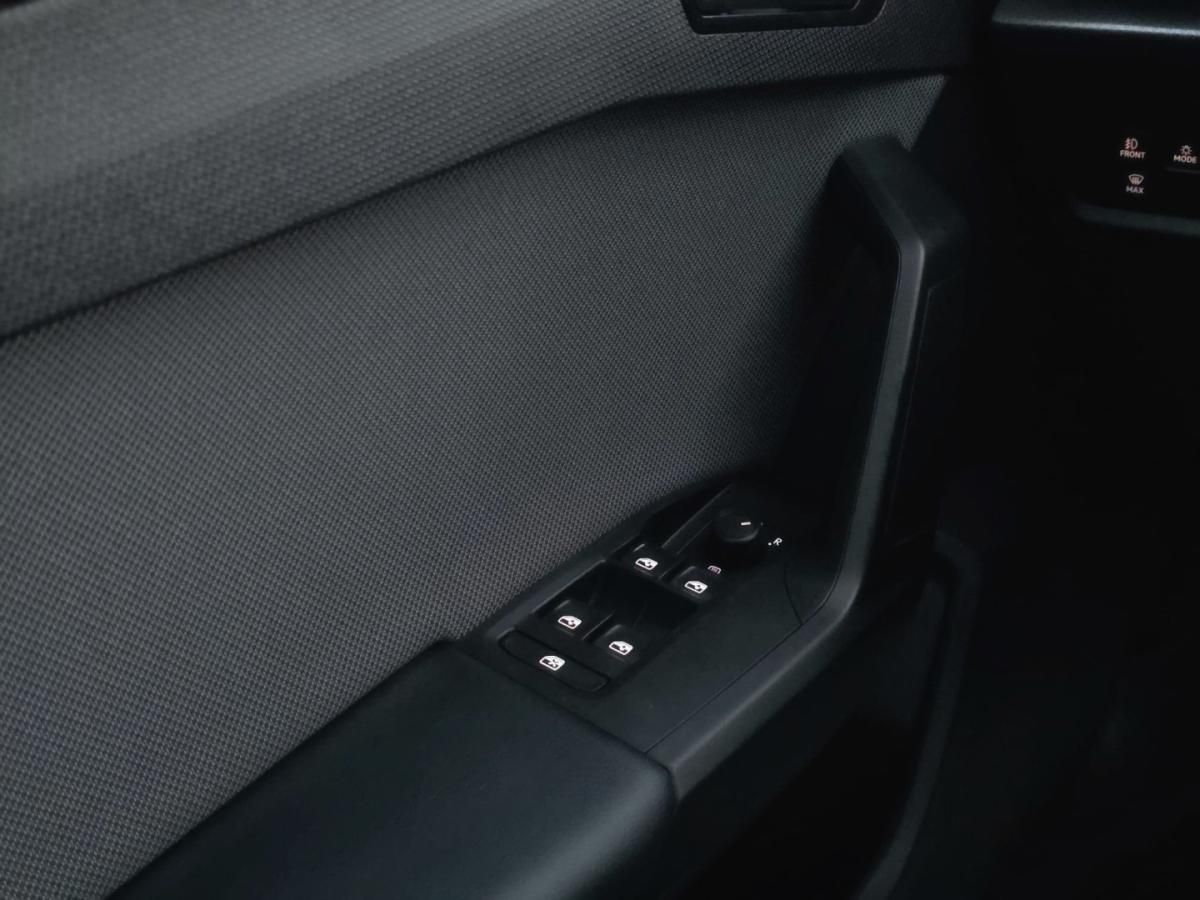 seat-leon-2023-diesel-1968cc
