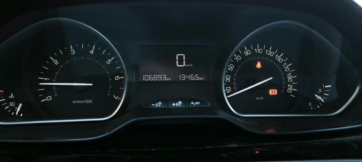 peugeot-208-2016-gasolina-1199cc