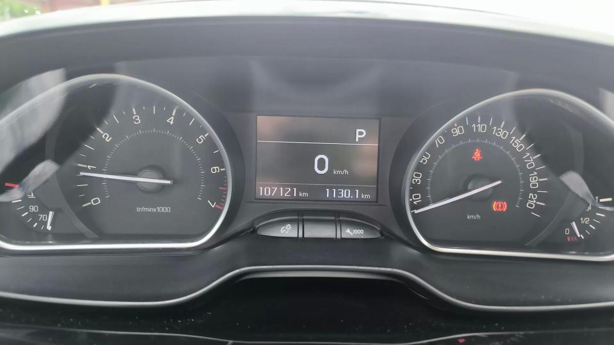 peugeot-208-2016-gasolina-1199cc