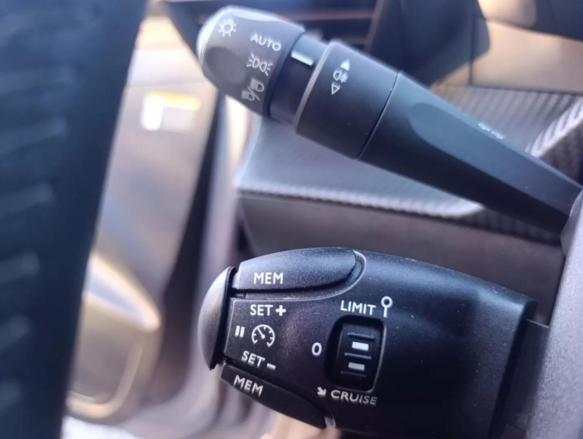 peugeot-e-208-2022-eletrico-0cc