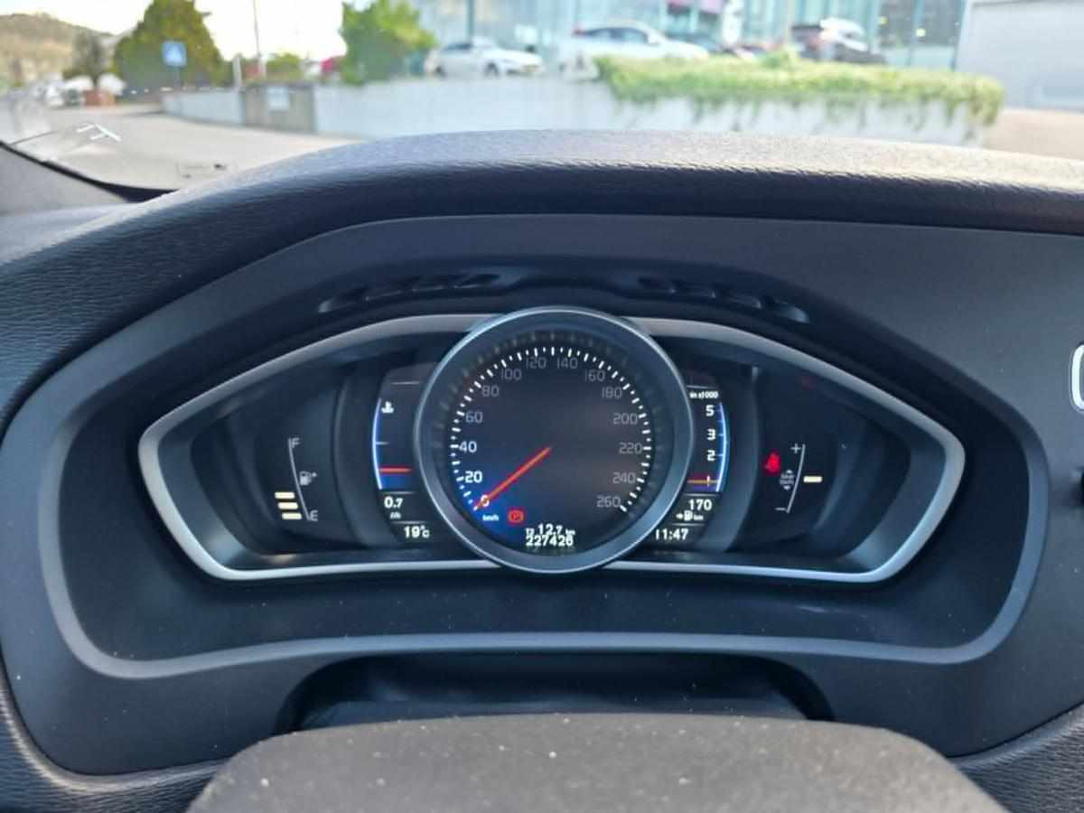 volvo-v40-1-6-d2-2014-diesel-1560cc