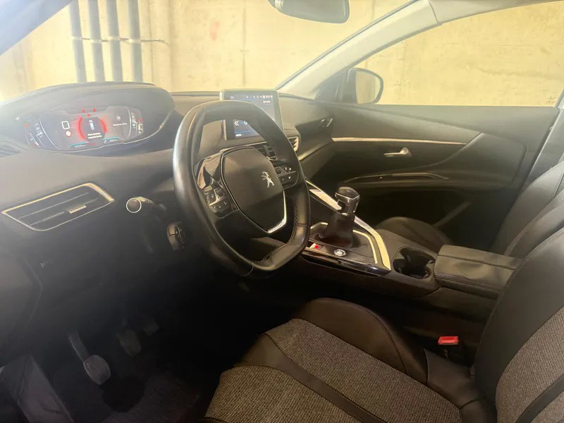 peugeot-5008-2017-diesel-1560cc