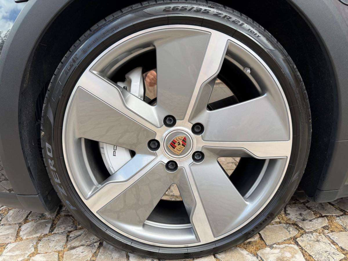 porsche-taycan-2022-eletrico-500cc
