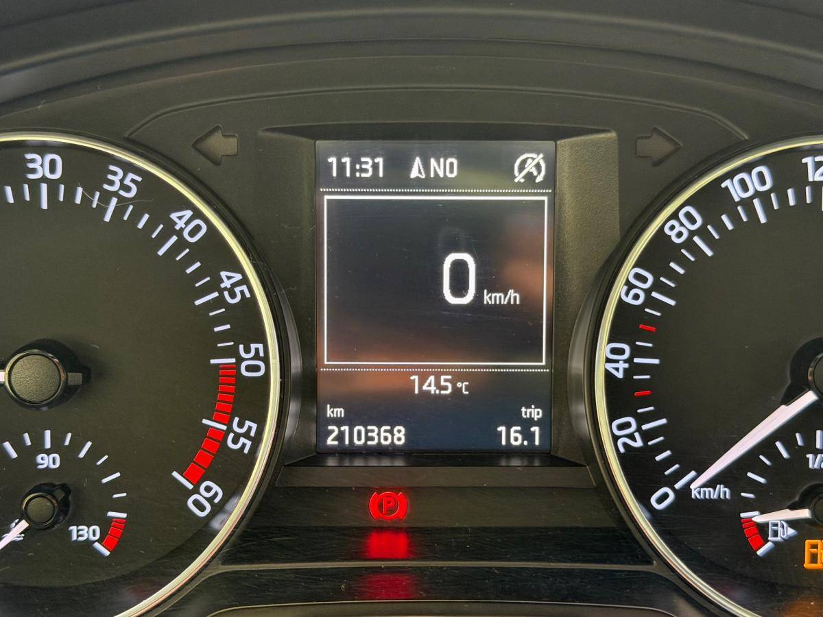 skoda-rapid-spaceback-2016-diesel-1422cc