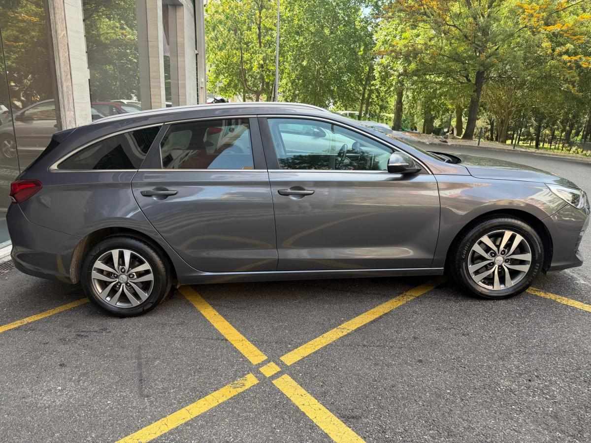 hyundai-i30-sw-2019-diesel-1598cc