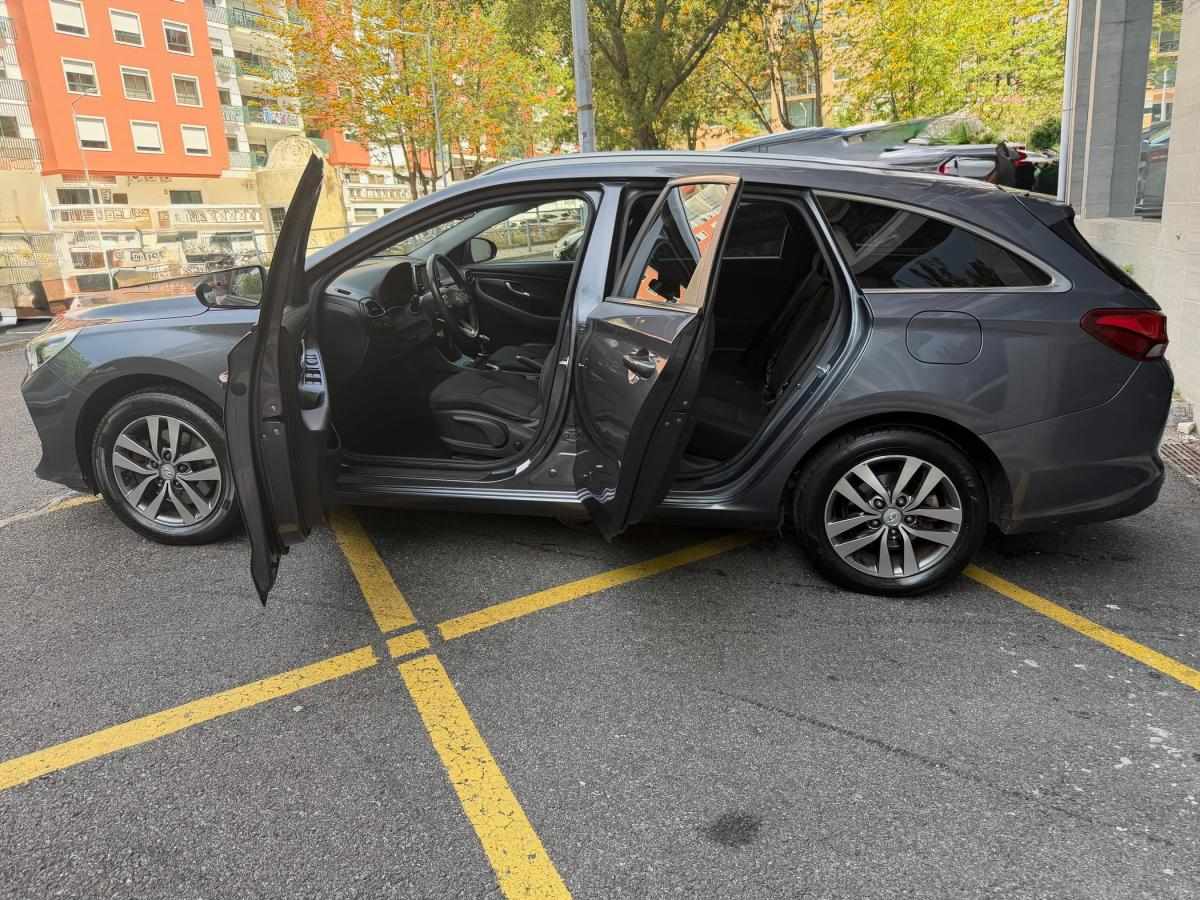 hyundai-i30-sw-2019-diesel-1598cc