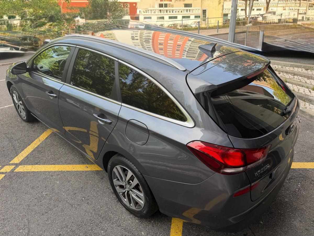 hyundai-i30-sw-2019-diesel-1598cc