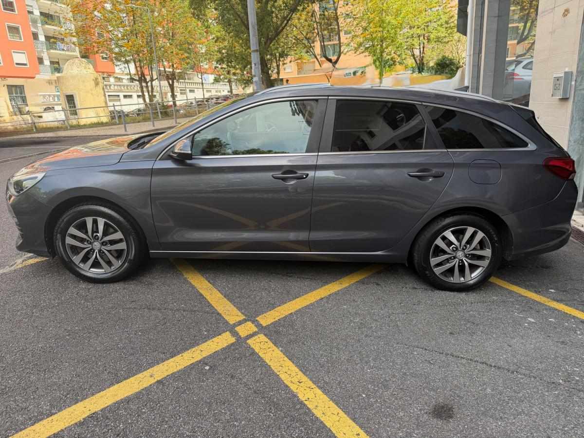 hyundai-i30-sw-2019-diesel-1598cc