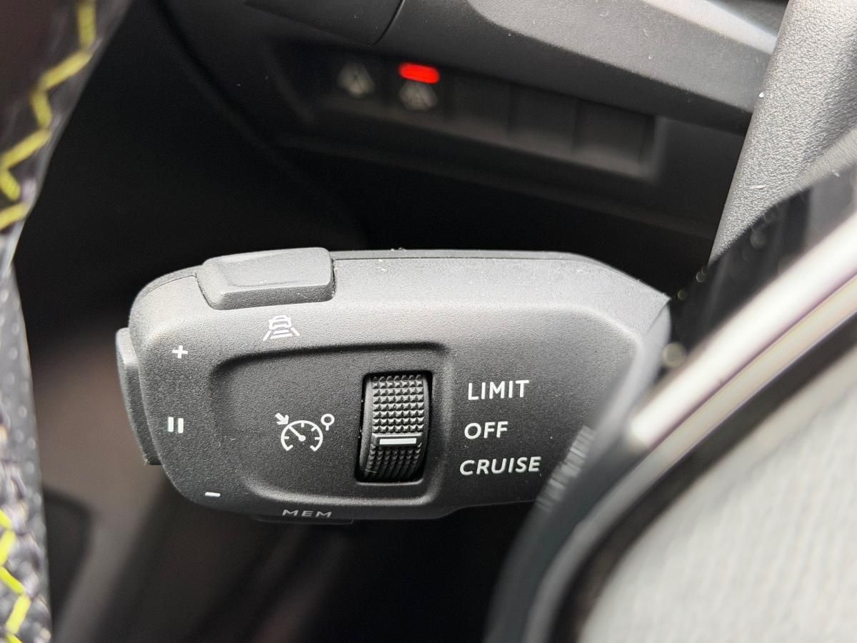 peugeot-208-2021-eletrico-500cc