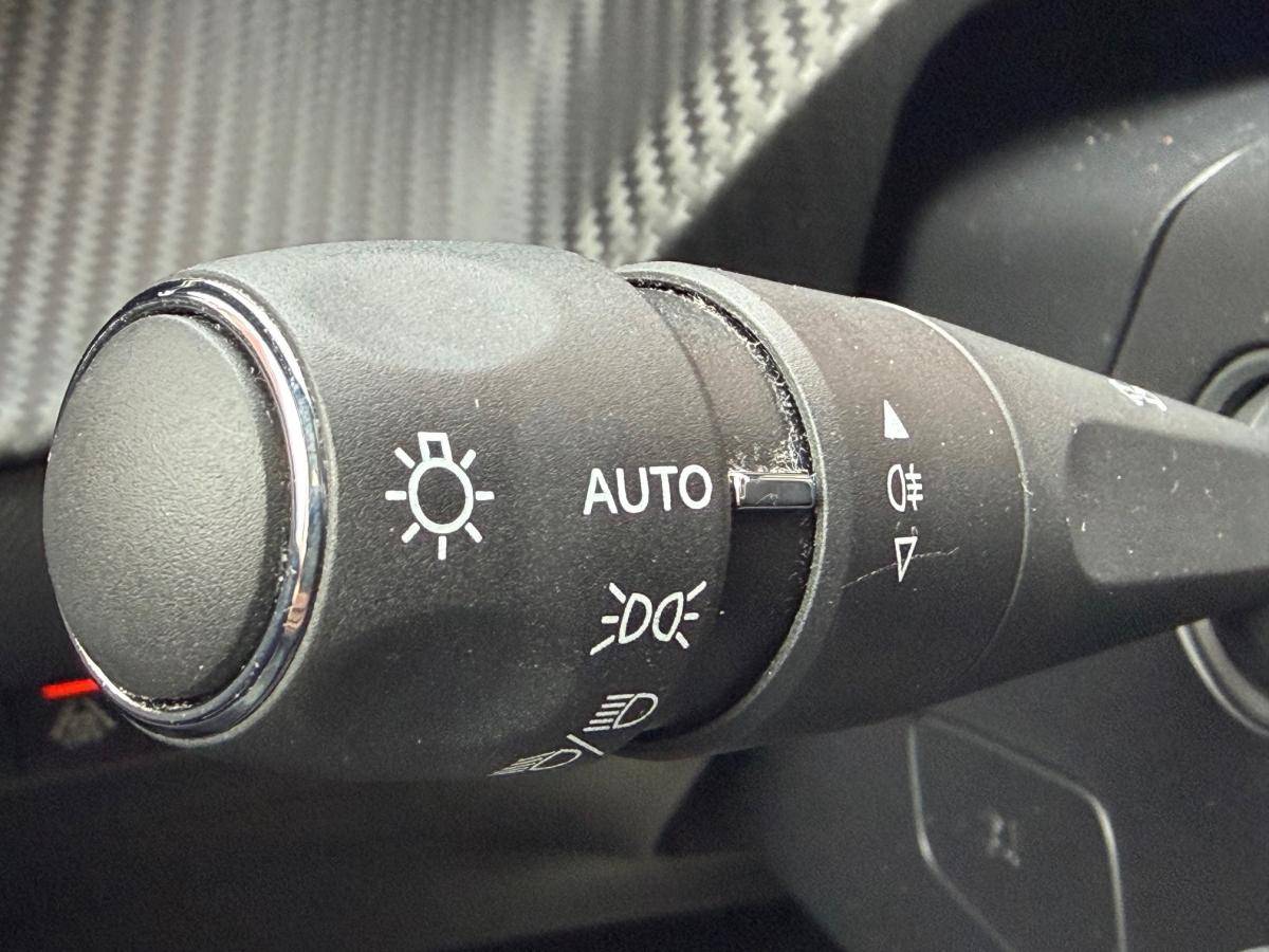 peugeot-208-2021-eletrico-500cc