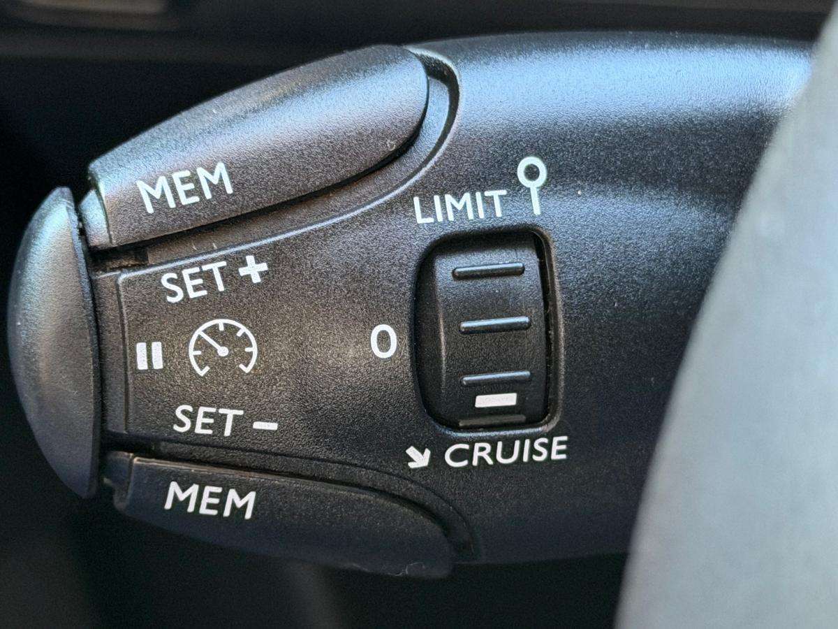 peugeot-308-sw-2021-diesel-1499cc