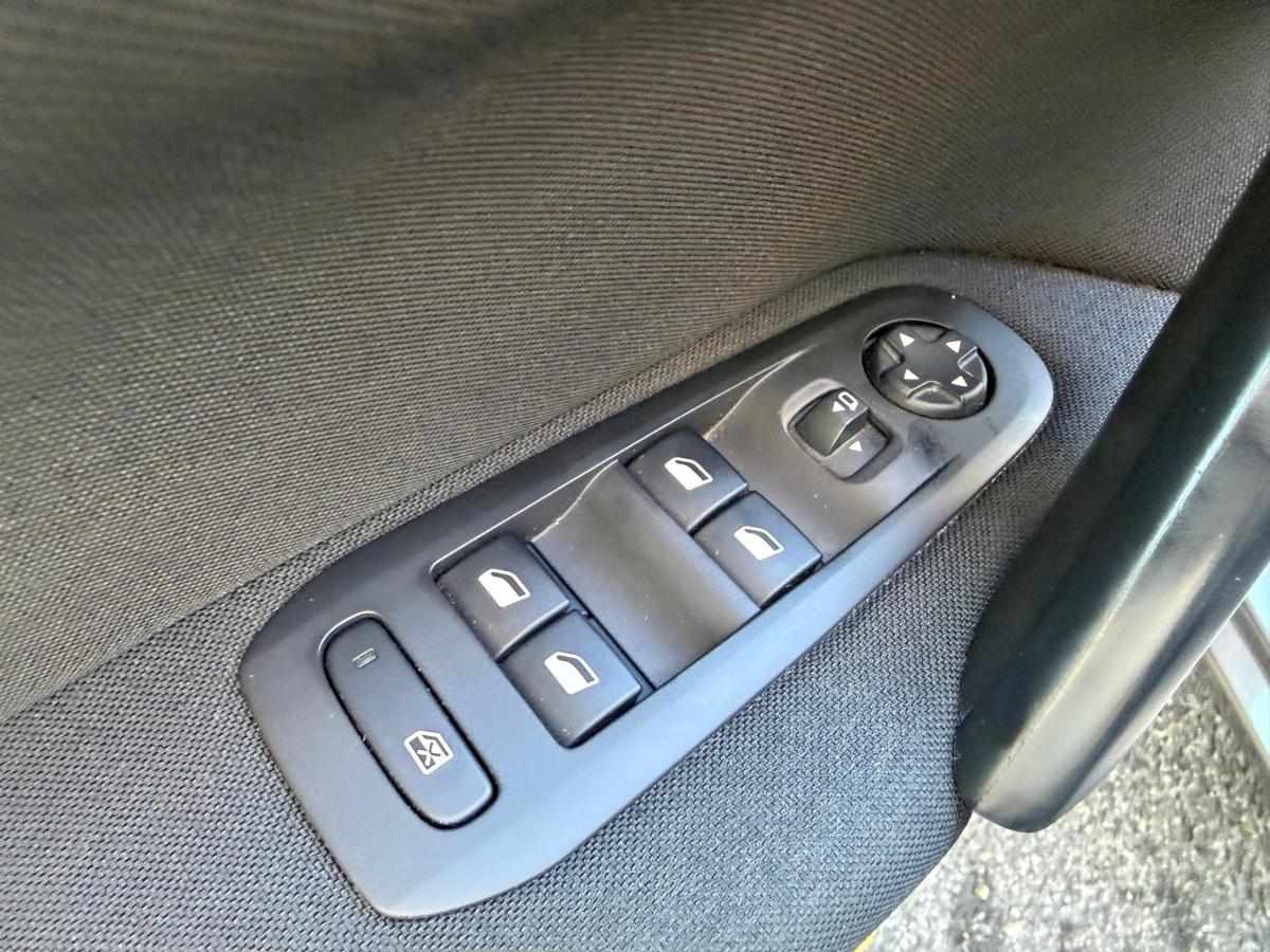 peugeot-308-sw-2021-diesel-1499cc