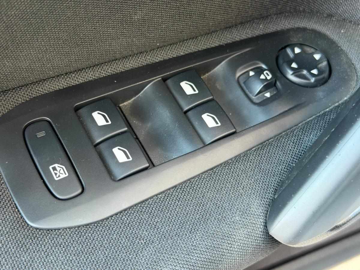 peugeot-308-2015-gasolina-1199cc