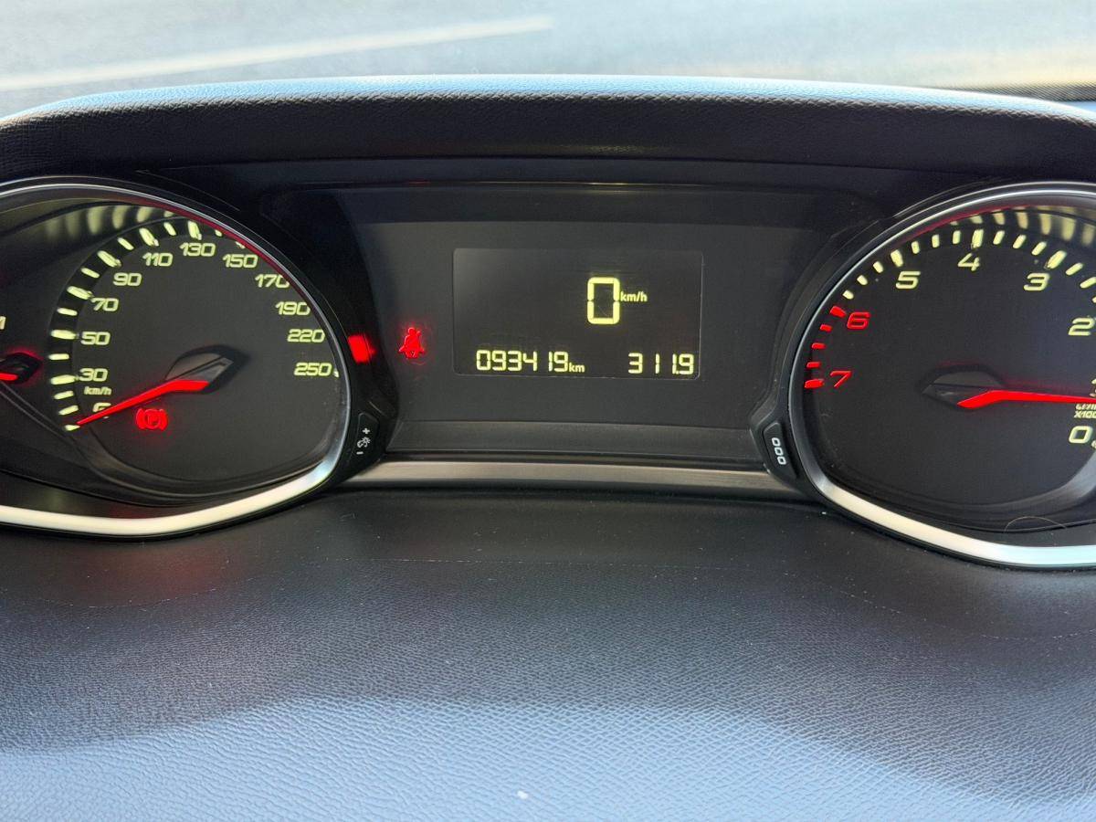 peugeot-308-2015-gasolina-1199cc