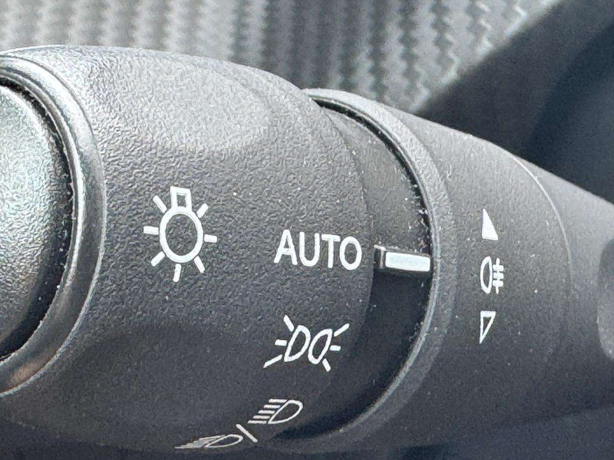 peugeot-208-2020-eletrico-500cc