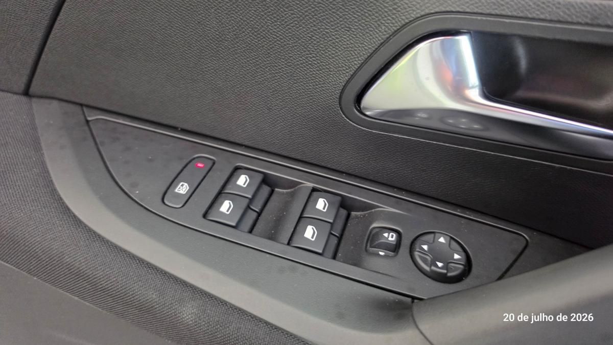 peugeot-2008-2022-gasolina-1199cc