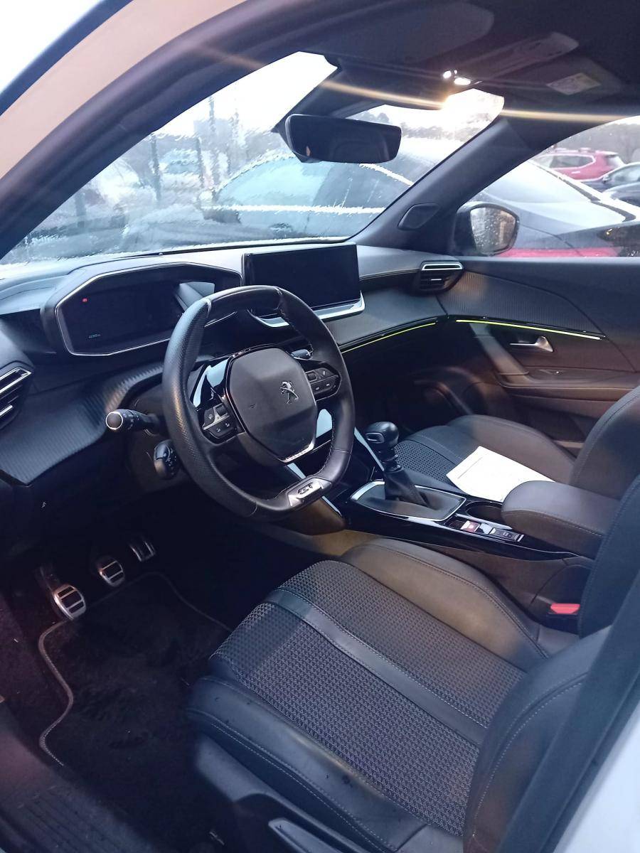 peugeot-2008-2023-gasolina-1199cc