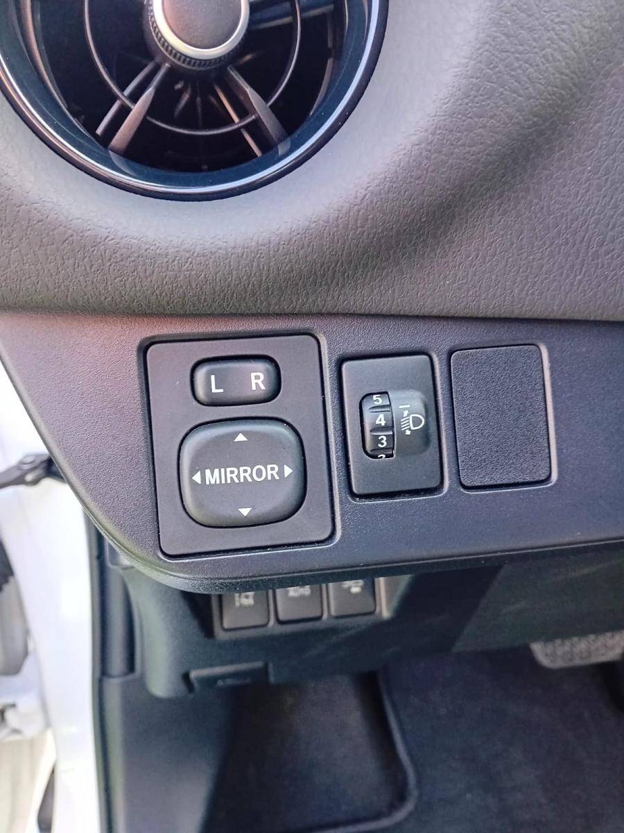 toyota-yaris-2017-hibrido-a-gasolina-1490cc