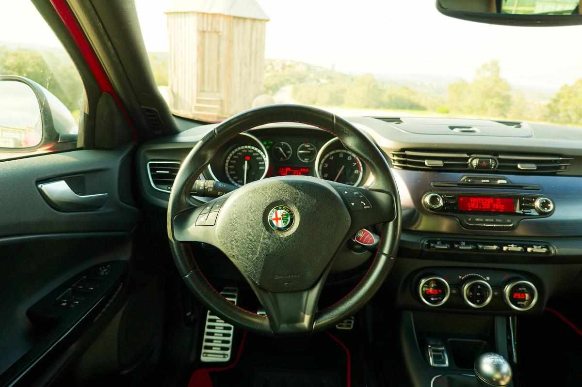 alfa-romeo-giulietta-1-75-tbi-2012-gasolina-1742cc