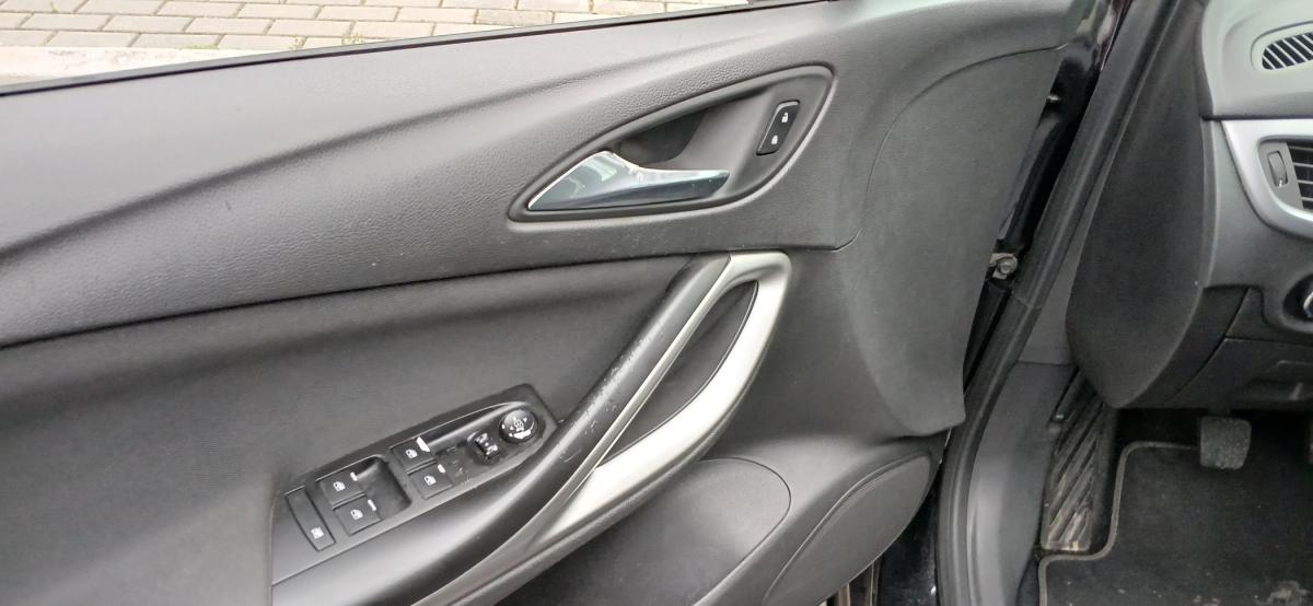 opel-astra-sport-tourer-2018-diesel-1598cc