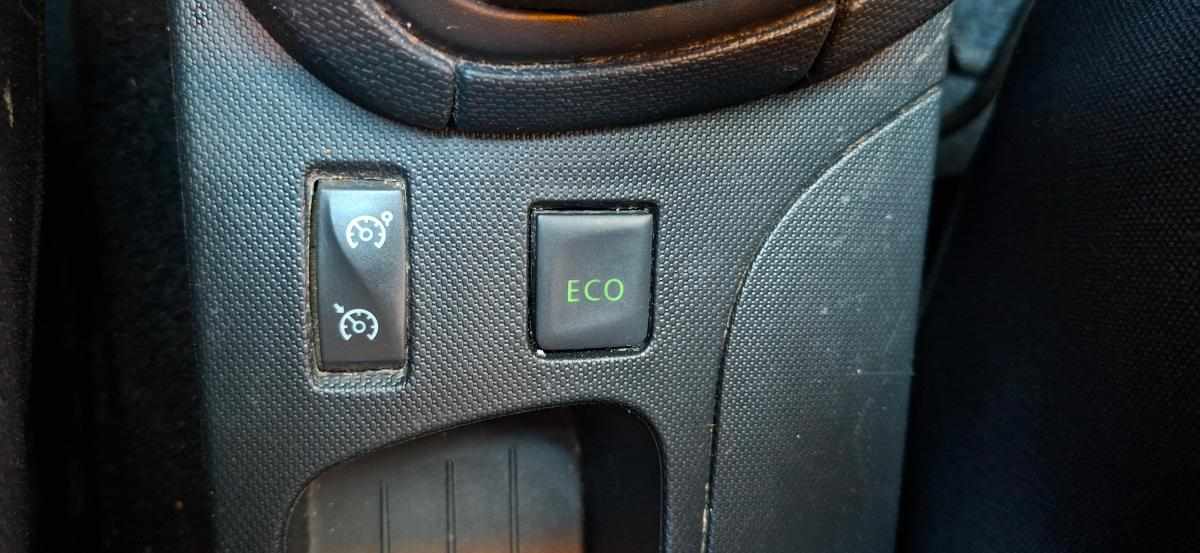 renault-clio-sport-tourer-2014-diesel-1461cc