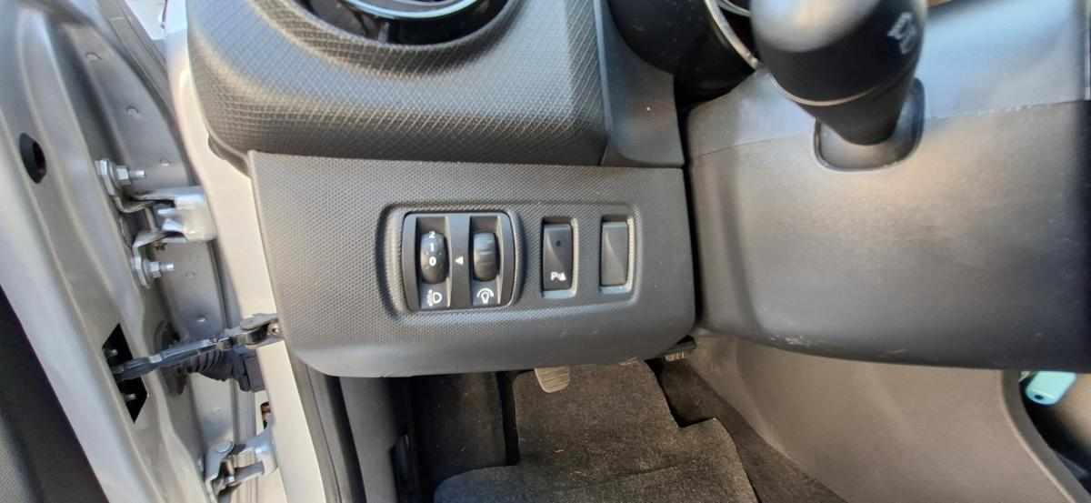 renault-clio-sport-tourer-2014-diesel-1461cc