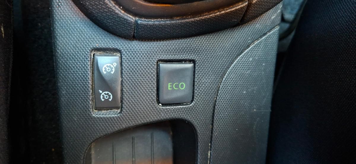 renault-clio-sport-tourer-2014-diesel-1461cc