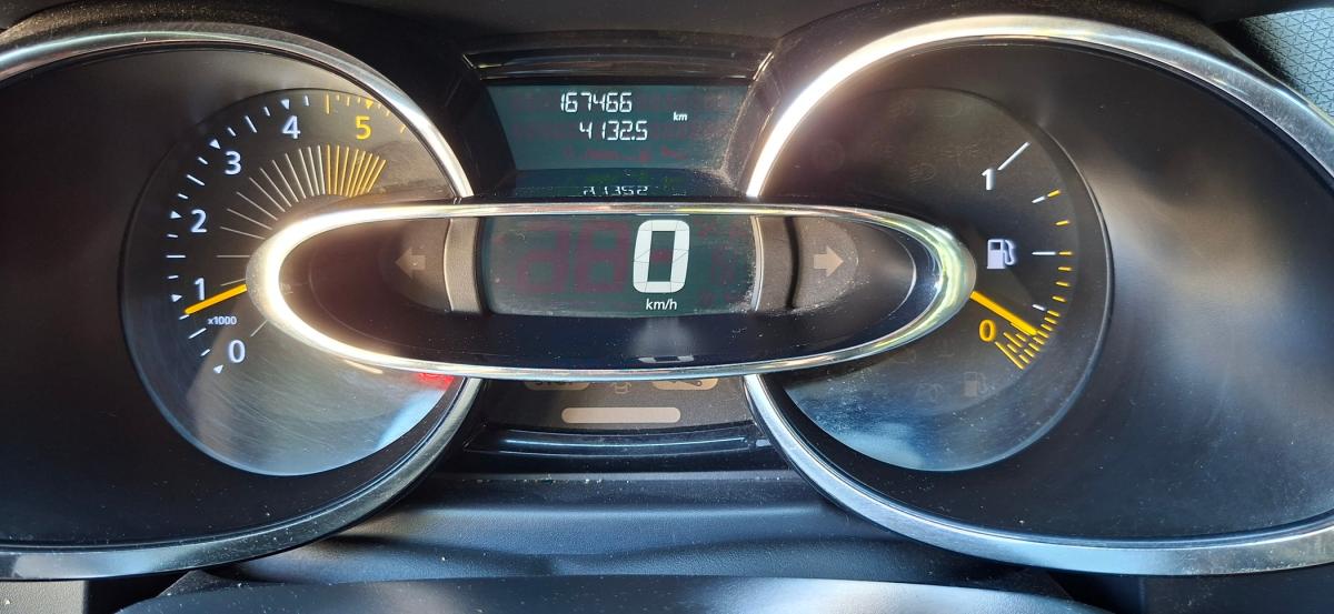 renault-clio-sport-tourer-2014-diesel-1461cc