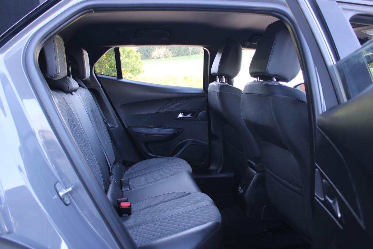 peugeot-2008-2023-gasolina-1199cc