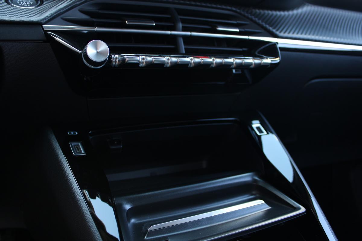 peugeot-2008-2023-eletrico-500cc