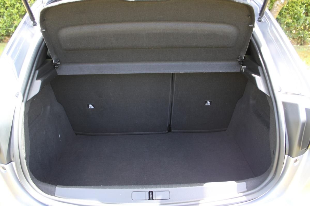 peugeot-208-2023-gasolina-1199cc